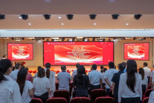 武汉纺织大学外经贸学院举行庆祝中国共产党成立104周年暨“两优一先”表彰大会