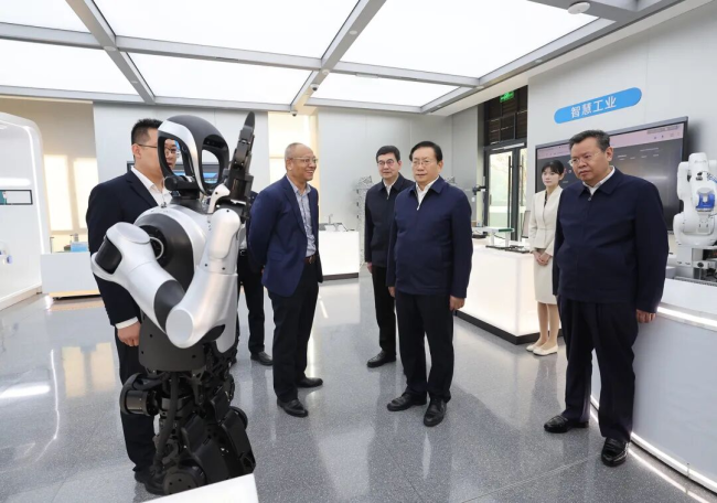 王忠林在武汉调研智能终端产业发展 把握新一轮科技革命和产业变革机遇 加快打造智能终端产业发展高地