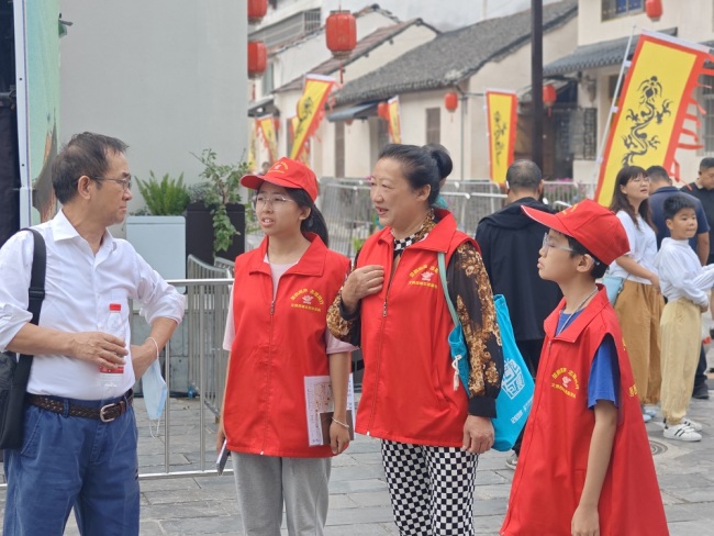 文博共筑邻里情 社工赋能志愿行——荆州区文博西城近邻志愿服务队的培育实践与治理价值