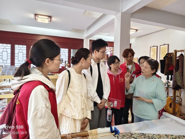 文博共筑邻里情 社工赋能志愿行——荆州区文博西城近邻志愿服务队的培育实践与治理价值