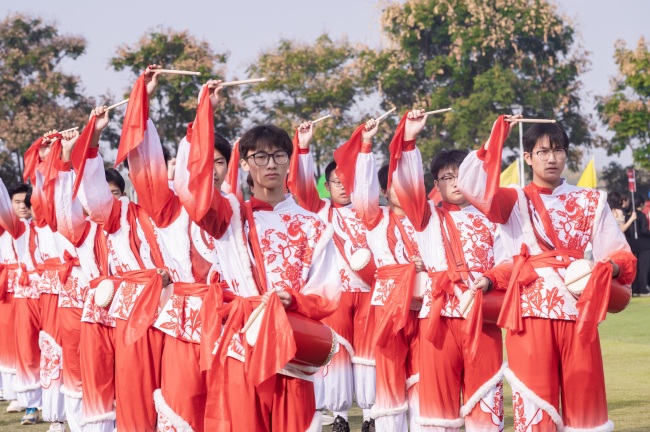 用青春方阵演绎“行走的思政课”