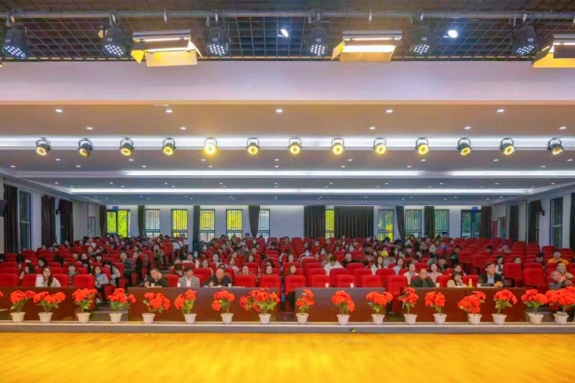 武汉纺织大学外经贸学院“问道藏龙讲坛”第二讲——华中师范大学刘中兴教授开讲科研项目申报之道