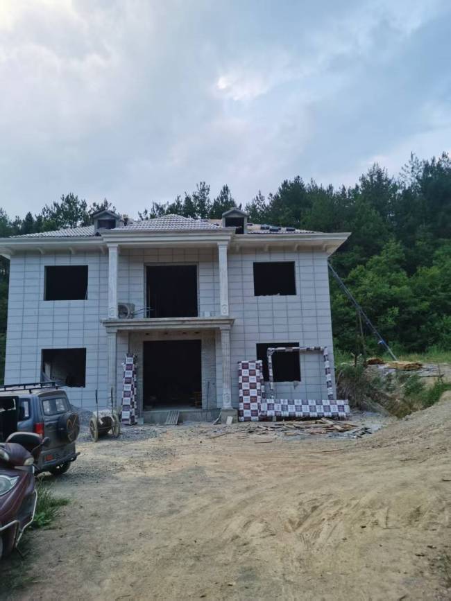 从贫困户到致富带头人:王良友的“甜蜜”事业