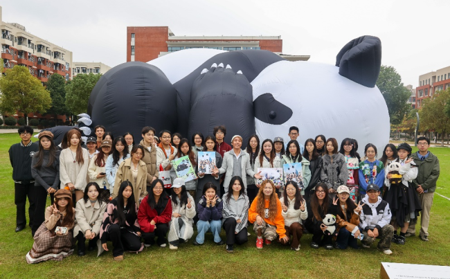 以“涓”为桥：武汉纺织大学外经贸学院解码艺术赋能应用型人才的双螺旋