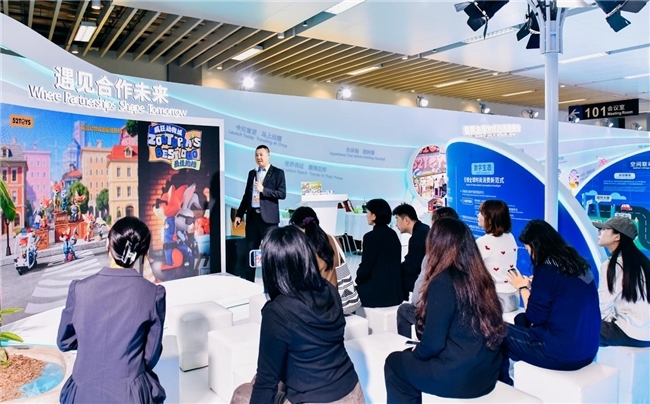 52TOYS首秀进博会 「疯狂动物城」新品引发海内外关注