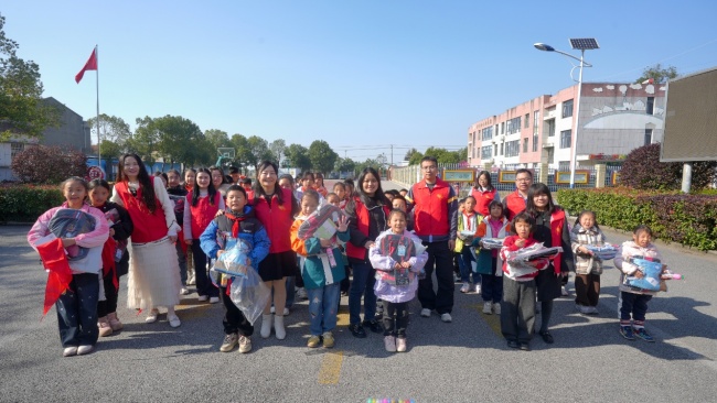 “平安相伴 与希望同行”爱心助学活动走进舒安小学——湖北平安产险守护者行动