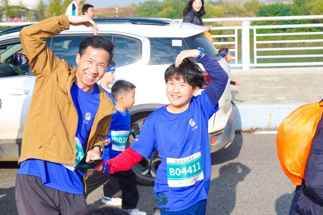 2025格鲁伯第七届小马拉松热力开跑