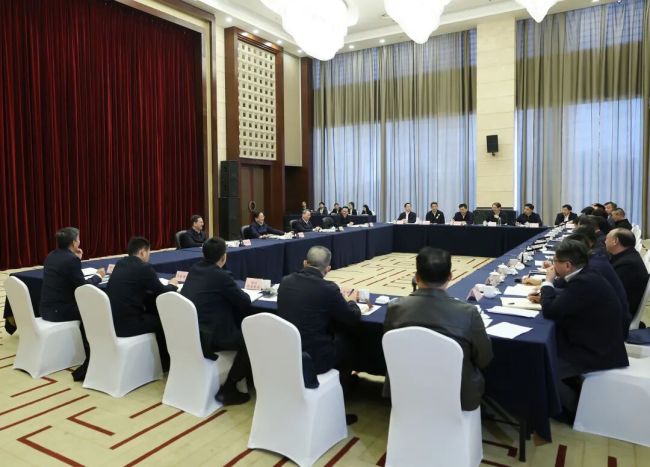 王忠林调研迎峰度冬煤电油气运保障工作并召开座谈会 加强煤电油气运调节 稳定能源生产供应 为经济社会发展和群众温暖度冬做好能源保障