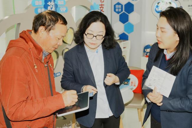 有爱无碍，暖心同行——浦发银行武汉分行无障碍服务体验活动架设沟通桥梁