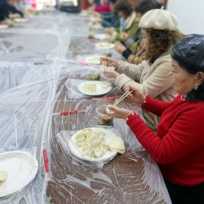 冬至饺香暖人心 银社联动护民安——广发银行武昌支行携手放鹰台社区开展冬至主题活动