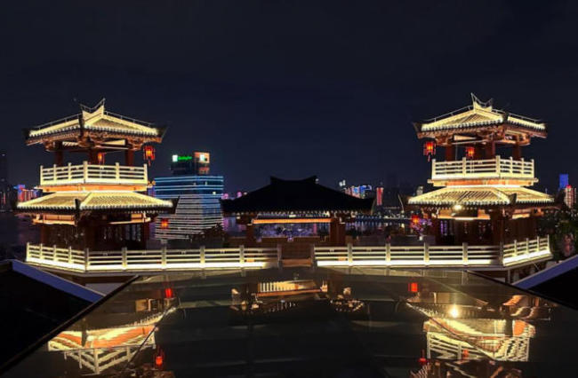 龟山知音殿热度高涨：高空茶咖、三国宴秀成打卡新宠