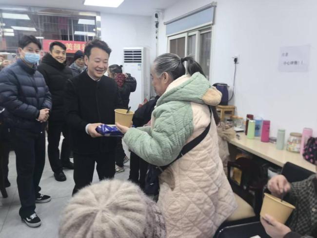 岁末送暖迎腊八 金融知识护团圆——广发银行江汉支行金融知识进社区活动