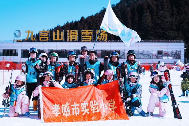 雪场砺成长体教润童心——孝感市实验小学学子在湖北省“体教融合杯”冬令营中斩获佳绩(图2)