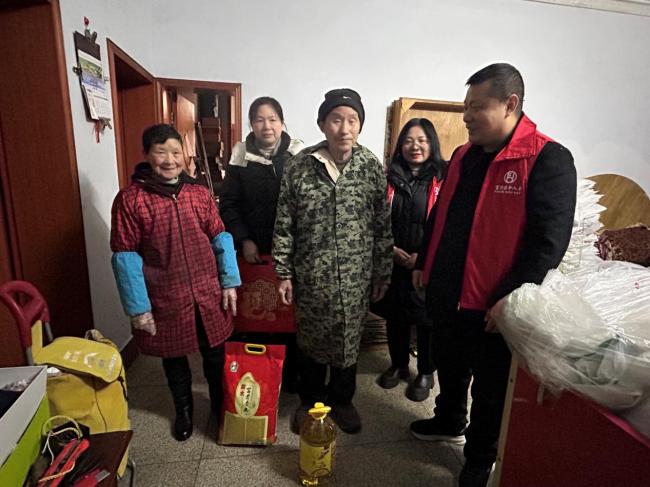 情暖新春 爱心同行——富德生命人寿随州中支开展新春走访慰问活动