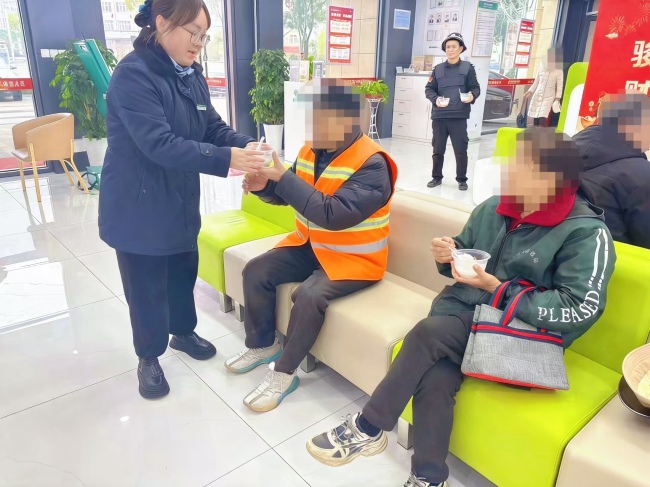 邮储银行荆州市分行举办元宵主题活动 邮爱驿站传递金融温度