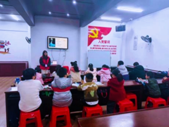 “荆楚小AI”赋能实践育人：荆楚理工学院人工智能学院学子寒假返家乡，以实干书写青春华章