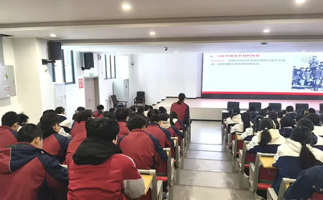 点燃青春理想 汲取榜样力量——北京外国语大学附属沙洋第一中学高中部开展主题团课学习
