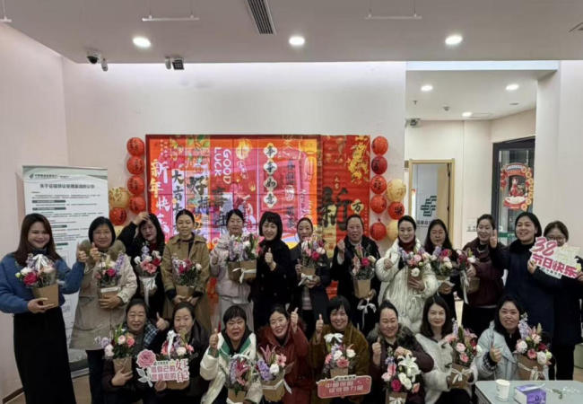 以花为媒，情暖巾帼！咸丰这场插花活动“邮”点甜
