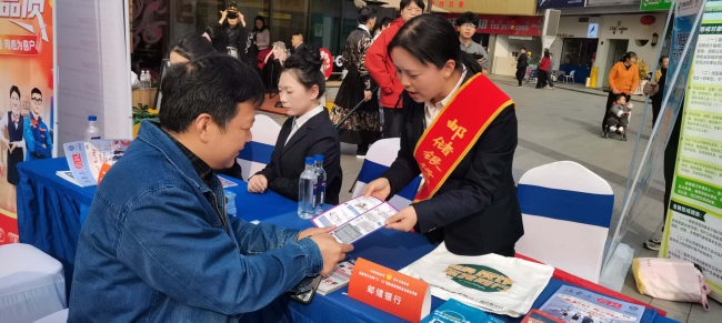 邮储银行宜昌市分行以“3·15”为契机多维宣教传递金融温度