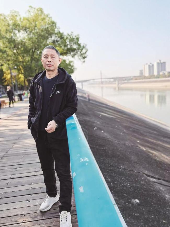 火灾中砸窗救出被困女孩 危急时合力控制持刀歹徒  湖北4人荣登见义勇为勇士榜