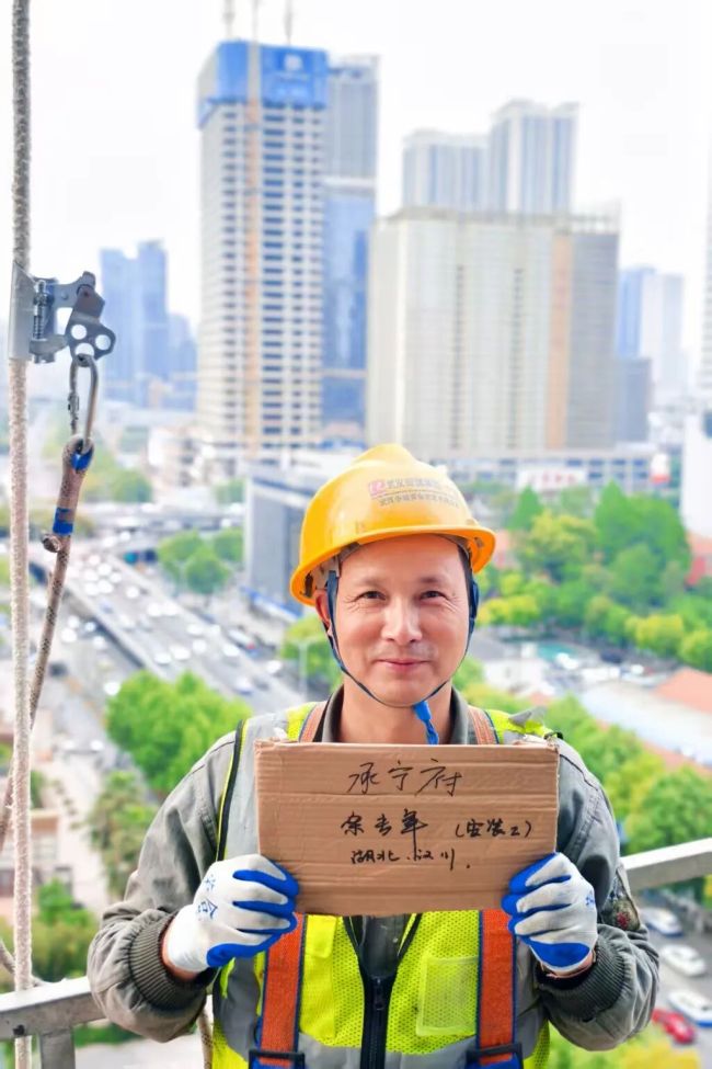 五一特辑｜镜头里的他们，才是城市最硬核的“顶流”