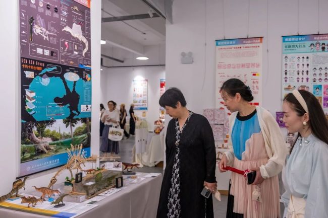 “艺”犹未尽！武汉纺织大学外经贸学院2026届毕业设计展圆满落幕