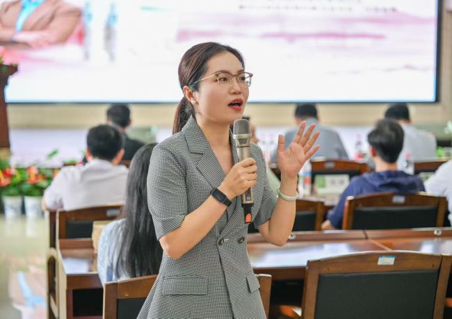 武汉工商学院校友、作家张艳华新书《沸腾的乡土》发布：10年调研500个村庄，探索乡村治理“中国方案”