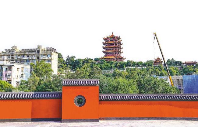 黄鹤楼红墙焕新归来，本月底对外开放  花窗映景 国风拉满 这个神仙机位绝了