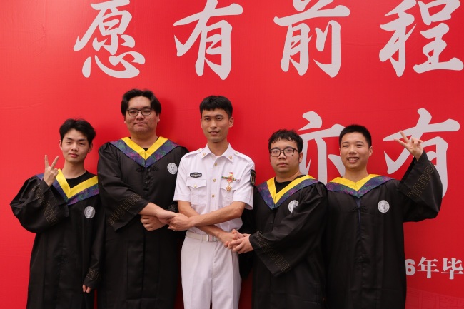 荆楚理工学院5881名毕业生同上“最后一课”，校长寄语：以青春之我筑强国之梦