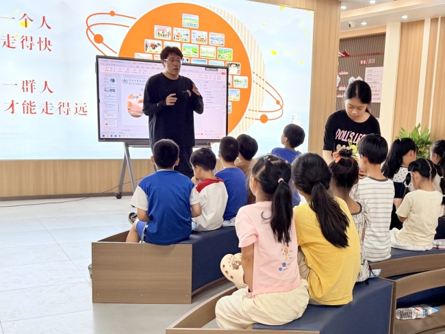 政警校医齐发力 护航暑期不“放假”——武汉工商学院“微笑蓓蕾”志愿服务队走进随州乡镇开展安全宣教