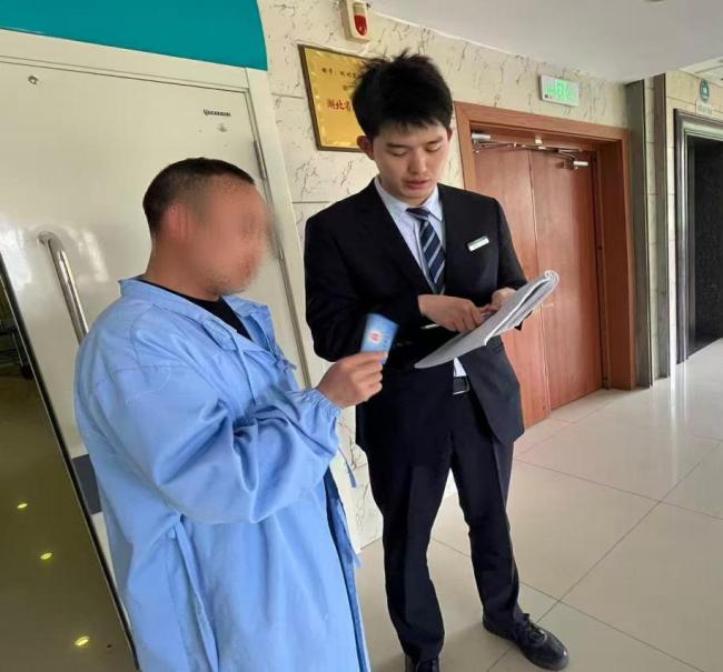邮储银行利川市天桥支行为重病青年家庭上门办理社保卡业务
