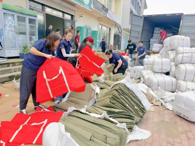捐赠价值30万元1100份救灾生活物资包!富德生命人寿爱心驰援哈尔滨灾区