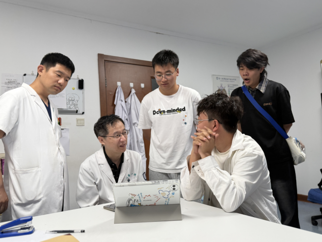 深耕临床一线，科技赋能养老 ——大连理工大学软件学院、国际信息与软件学院"智护桑榆，软创未来"实践团以科技之力守护银发健康