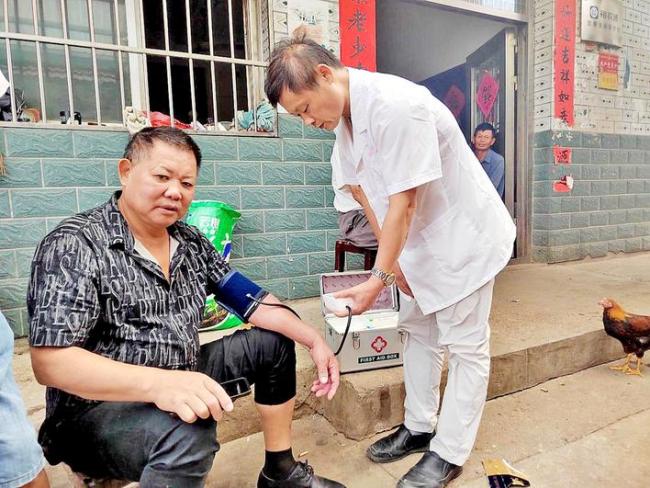 只要还能走能动，就会一直守护乡亲们的健康  阳新村医38年甘当乡邻“移动诊所”