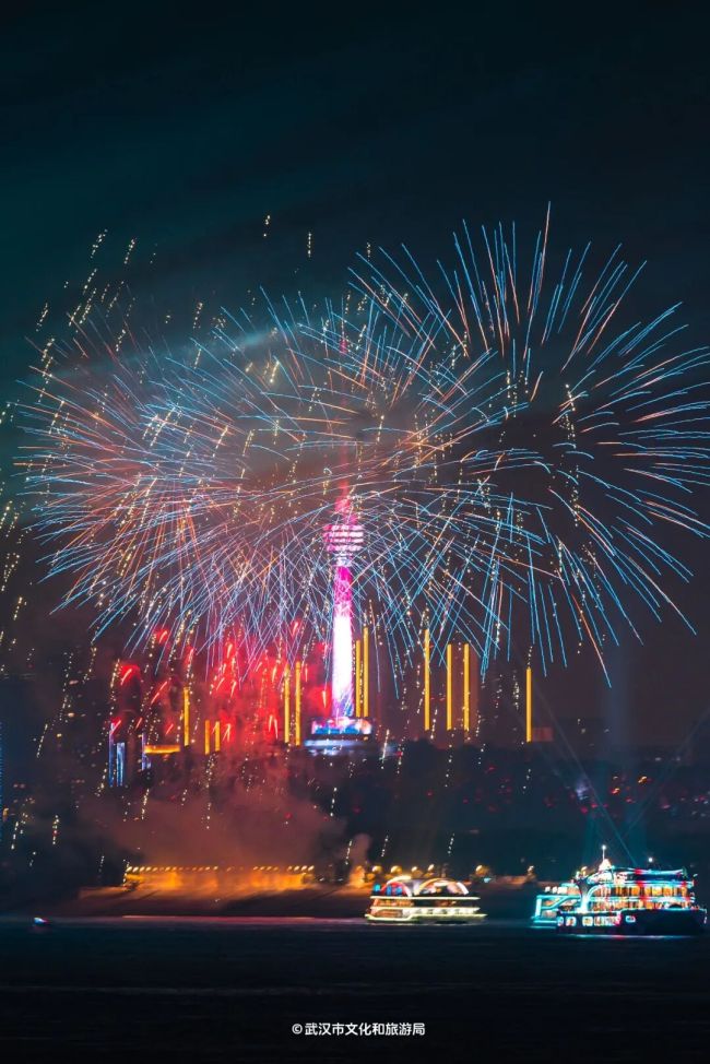 10月1日，相约长江看烟花！最佳观赏点就在→