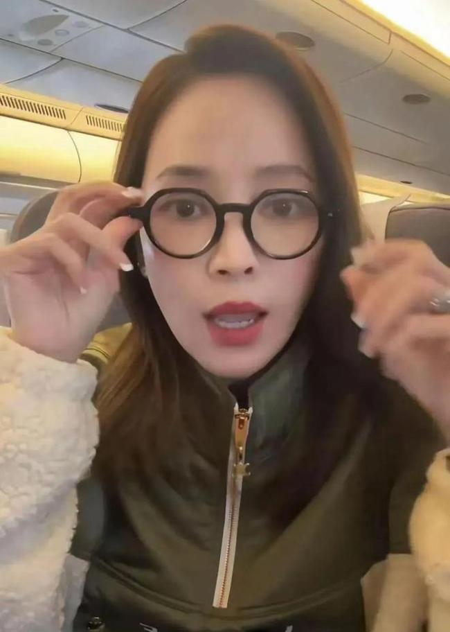 47岁主持人自曝老花眼！35岁以上就开始出现