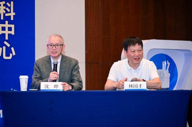 近视手术迈入10秒精准时代：福建省首台机器人全飞秒VISUMAX 800落户厦门眼科中心，SMILE pro技术同步发布