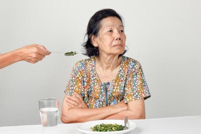 长期一天只吃两顿饭，或患上这4种疾病