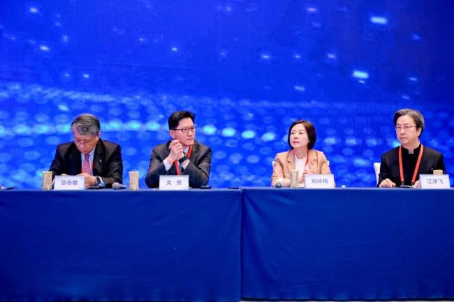主持.JPG