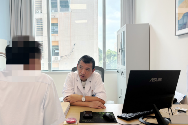 50岁就“看不清”？白内障患者视力从0.02如何逆袭至0.6？