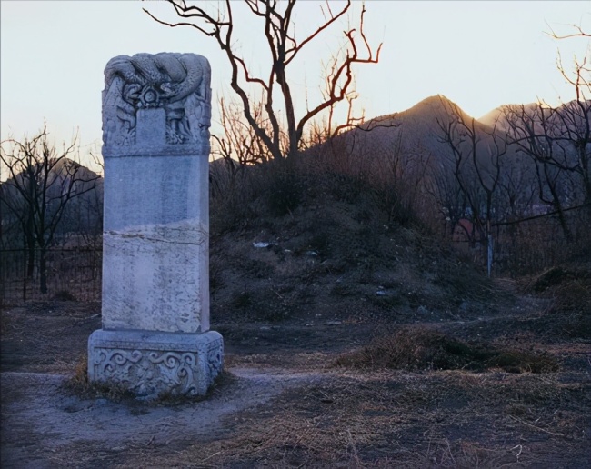 明十三陵里除了皇帝和妃子外，为何还有一个太监墓？