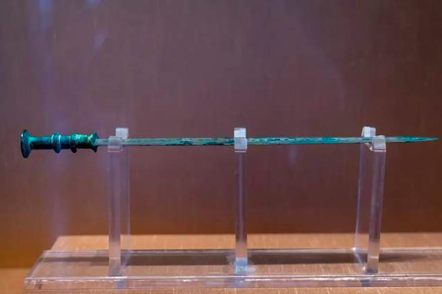 ▲吴王夫差剑，现藏于苏州博物馆。图源：图虫创意