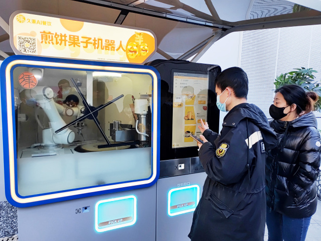 ロボット料理師が資格を持って勤務に就く