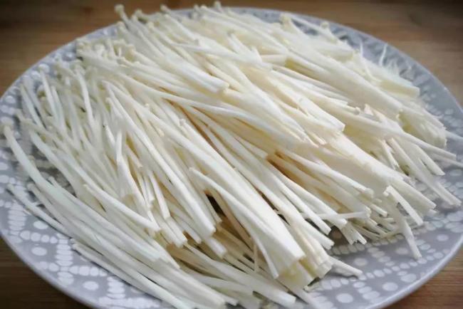 这两样菜一起炒，鲜嫩爽滑，宁可不吃肉也要吃它，好吃不贵！