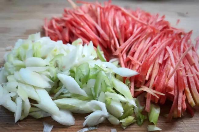 这两样菜一起炒，鲜嫩爽滑，宁可不吃肉也要吃它，好吃不贵！