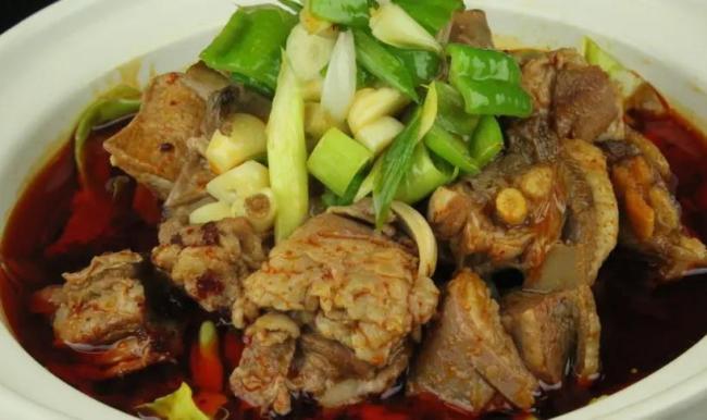 草原美食大揭秘：8款蒙古热门美食，让你一口吃遍草原风味！