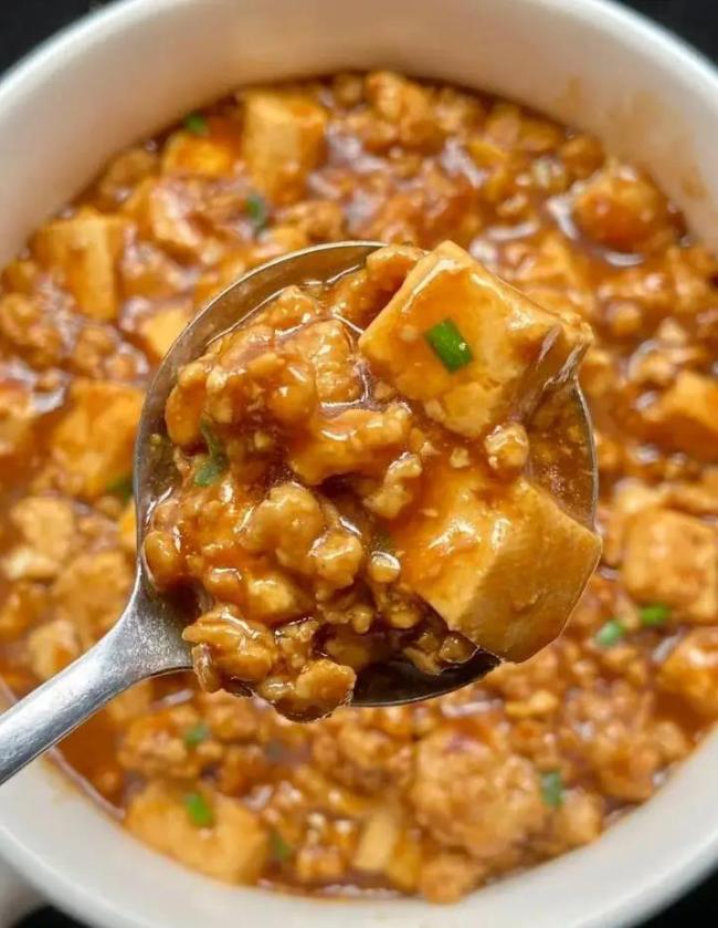 家常菜也能出彩？瘦肉焖豆腐，30分钟惊艳全家