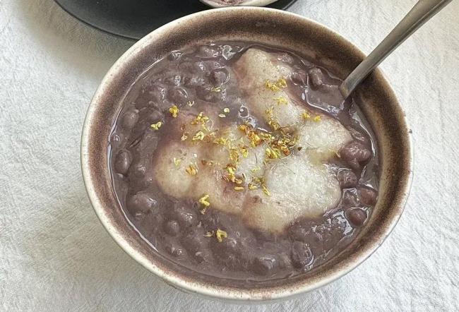 红豆简单煮一碗，补血养颜全靠它，你家这样吃了吗？