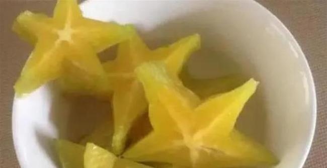 杨桃切片吃法有讲究，3个小技巧让你吃出甜味，涩味全没了？