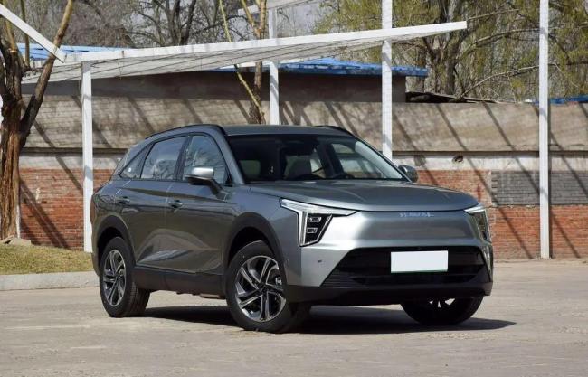 9.98万入手插混SUV，省油又省钱，丰田锋兰达咋比？
